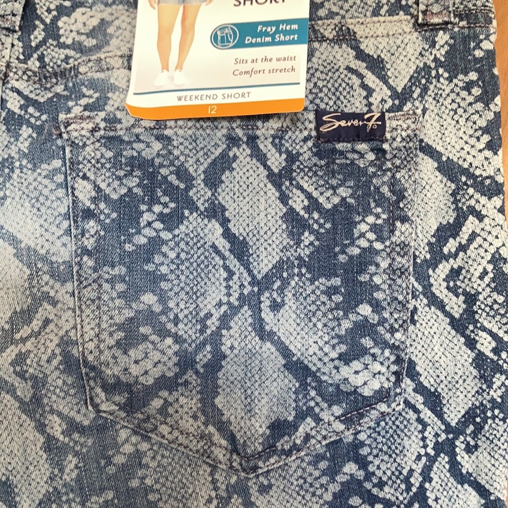 💜$15ifbundle3 Seven7 python print fray hem denim weekend short size 12 - Picture 16 of 17